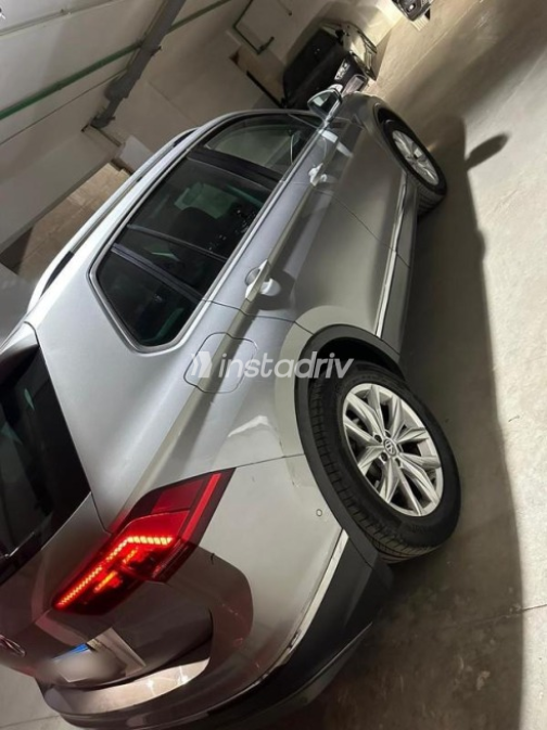 Volkswagen Tiguan 2020 Silver Automatic Used for Sale in El Haram - 2