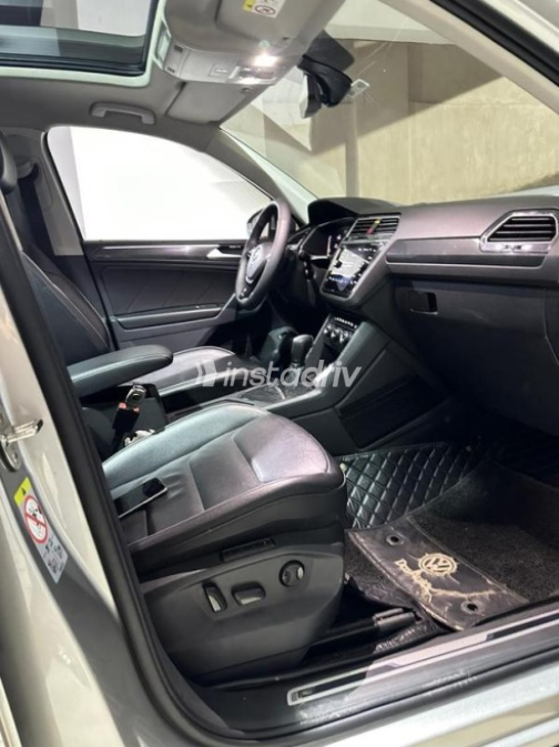 Volkswagen Tiguan 2020 Silver Automatic Used for Sale in El Haram - 3