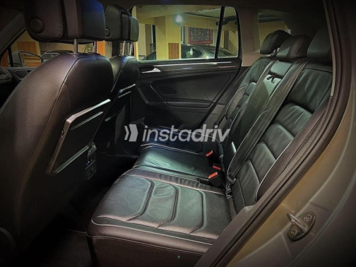 Volkswagen Tiguan 2020 Silver Automatic Used for Sale in El Haram - 4