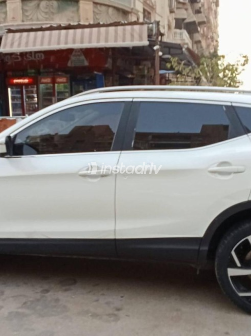 Nissan Qashqai 2019 White Automatic Used for Sale in Nasr city - 4