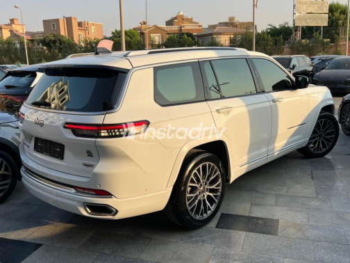 Jeep Grand Cherokee 2023 White Automatic Used for Sale in Cairo - 3