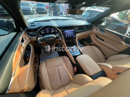 Jeep Grand Cherokee 2023 White Automatic Used for Sale in Cairo - 7
