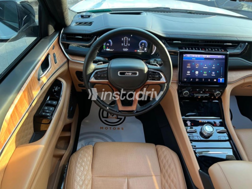Jeep Grand Cherokee 2023 White Automatic Used for Sale in Cairo - 10