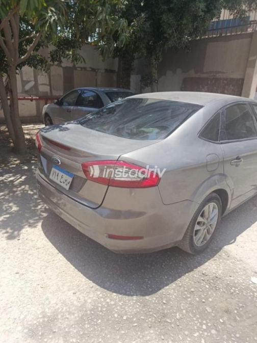 Ford Mondeo 2014 Mocha Manual Used for Sale in Al Shorouk - 4