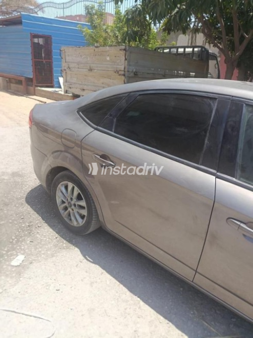 Ford Mondeo 2014 Mocha Manual Used for Sale in Al Shorouk - 5