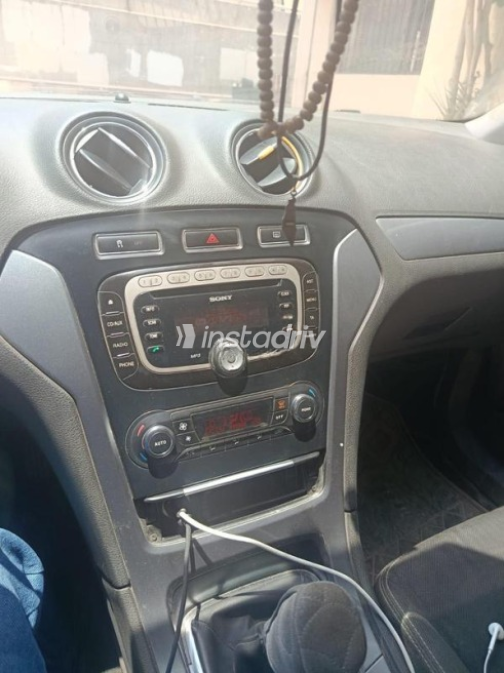 Ford Mondeo 2014 Mocha Manual Used for Sale in Al Shorouk - 8
