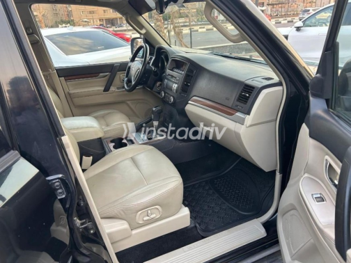 Mitsubishi Pajero 2009 Black Automatic Used for Sale in Sheraton - 10