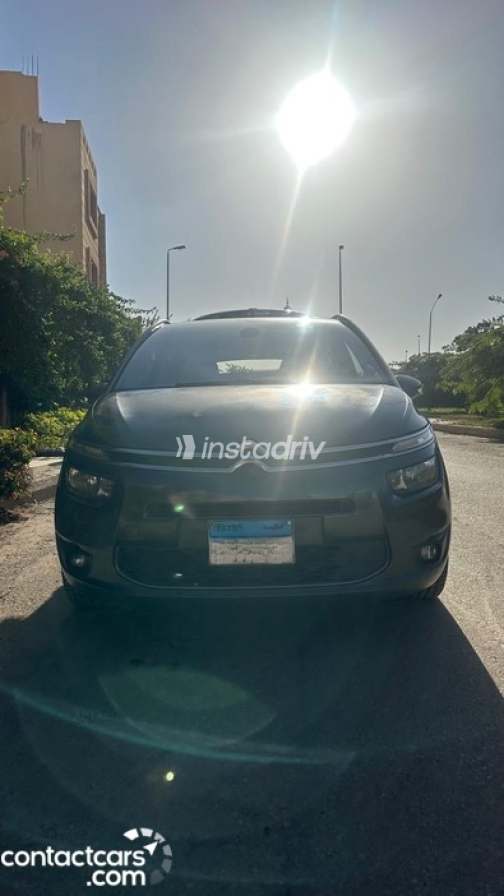 Citroën C4 Grand Picasso 2016 Gray Automatic Used for Sale in Greater Cairo ( Cairo + Giza) - 7