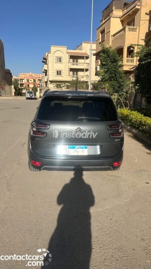 Citroën C4 Grand Picasso 2016 Gray Automatic Used for Sale in Greater Cairo ( Cairo + Giza) - 10