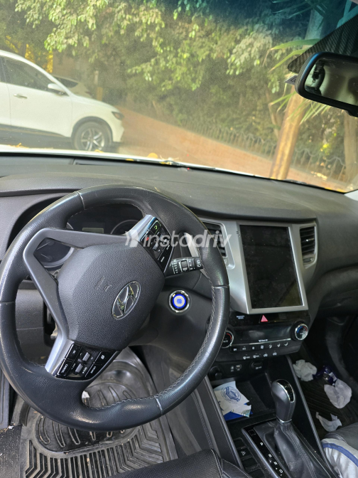 هيونداي توسان 2017 أبيض أوتوماتيك مستعملة للبيع في القاهرة الكبرى ( القاهرة - الجيزة) - 5