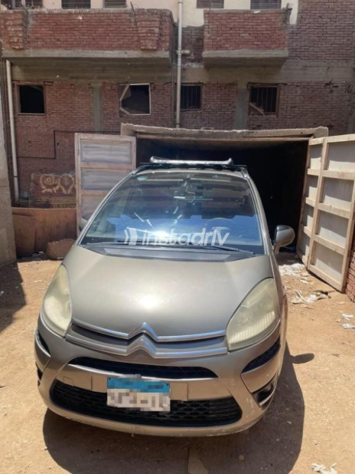 Citroën C4 Grand Picasso 2014 Bronze Automatic Used for Sale in Tanta - 1
