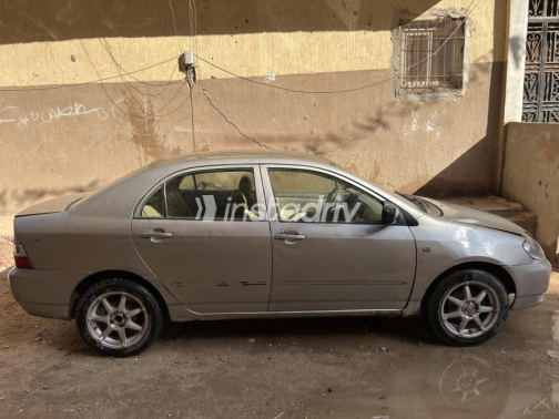 Toyota Corolla 2004 Bronze Manual Used for Sale in Cairo - 3