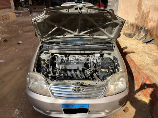 Toyota Corolla 2004 Bronze Manual Used for Sale in Cairo - 5