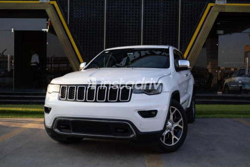 Jeep Grand Cherokee 2019 White Automatic Used for Sale in Nasr city - 2