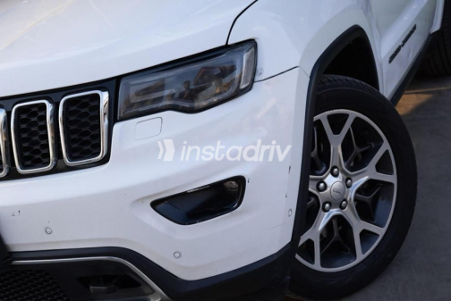 Jeep Grand Cherokee 2019 White Automatic Used for Sale in Nasr city - 6
