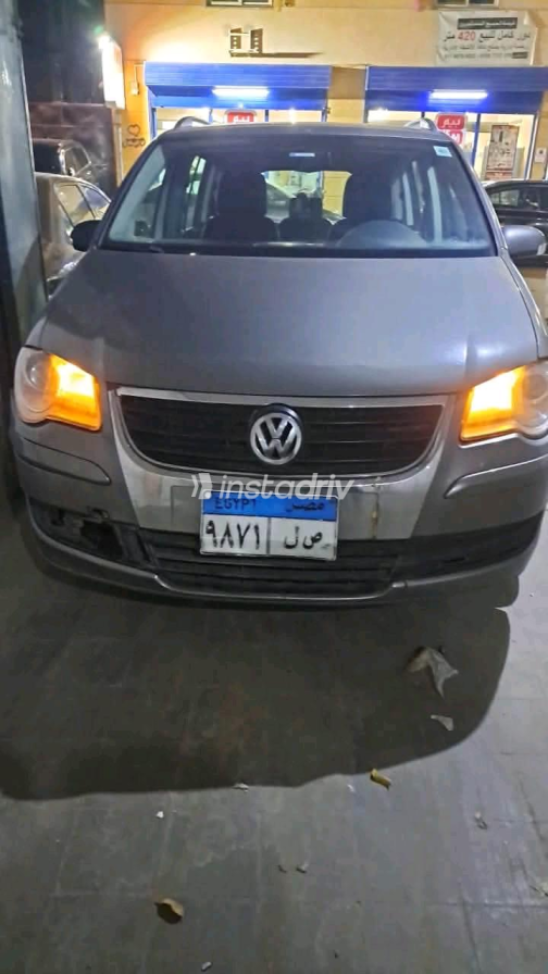 Volkswagen Turan 2010 Gray Automatic Used for Sale in Greater Cairo ( Cairo + Giza) - 4
