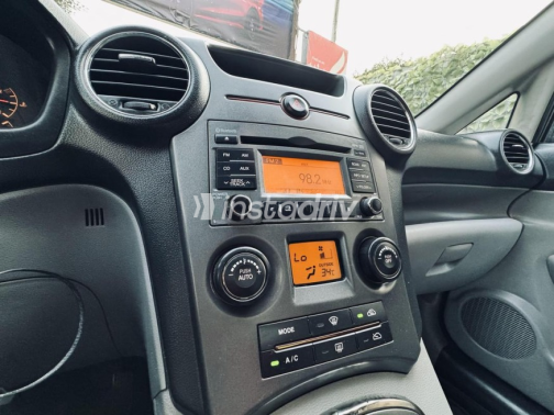Kia Carens 2012 Black Automatic Used for Sale in Heliopolis - 3