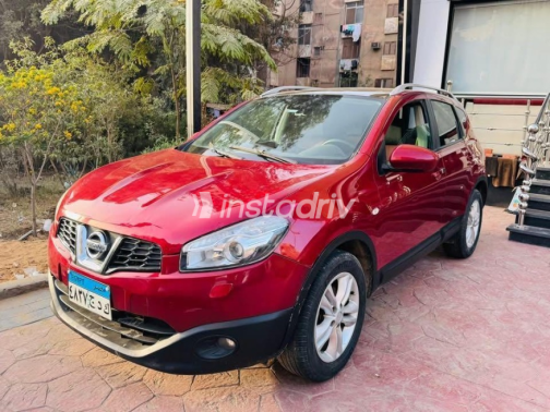 Nissan Qashqai 2013 Dark Red Automatic Used for Sale in Nasr city - 1