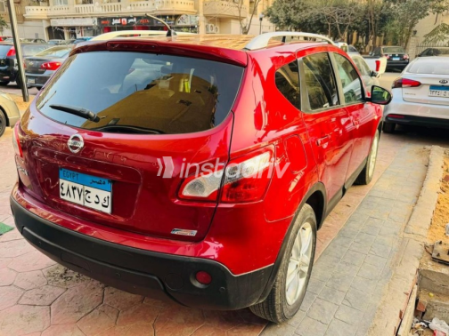Nissan Qashqai 2013 Dark Red Automatic Used for Sale in Nasr city - 4