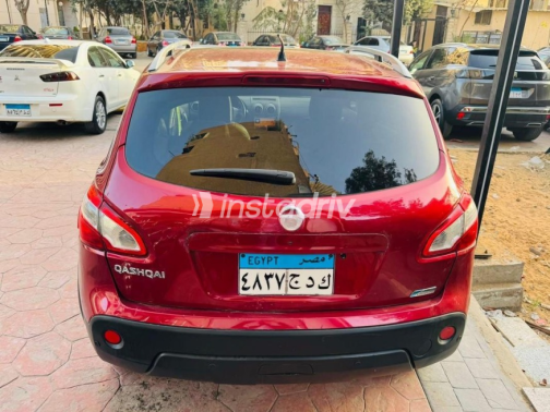 Nissan Qashqai 2013 Dark Red Automatic Used for Sale in Nasr city - 5