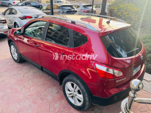 Nissan Qashqai 2013 Dark Red Automatic Used for Sale in Nasr city - 6