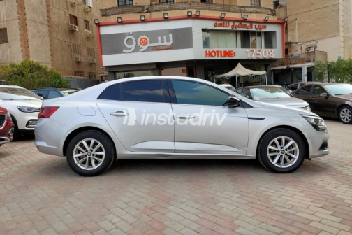 رينو ميجان 2021 فضي أوتوماتيك مستعملة للبيع في المعادى - 3