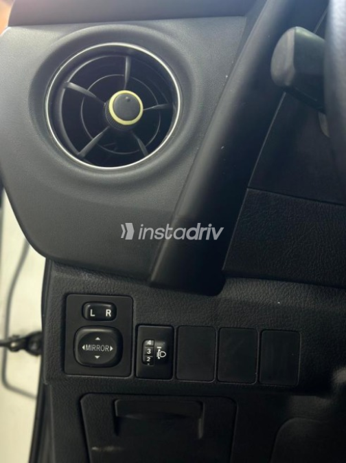 Toyota Corolla 2018 Silver Automatic Used for Sale in Greater Cairo ( Cairo + Giza) - 9