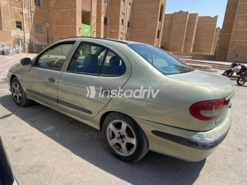 Renault Megane 2001 Silver Automatic Used for Sale in Sheikh Zayed City - 2