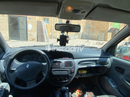 Renault Megane 2001 Silver Automatic Used for Sale in Sheikh Zayed City - 4