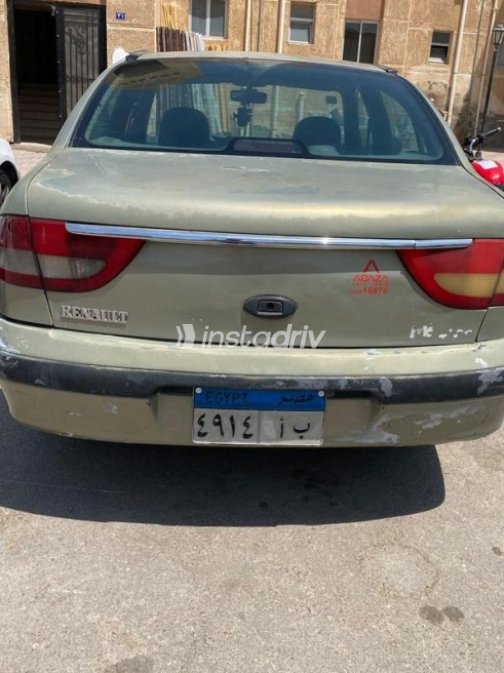 Renault Megane 2001 Silver Automatic Used for Sale in Sheikh Zayed City - 5