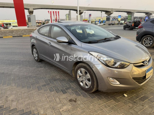 Hyundai Elantra 2013 Silver Automatic Used for Sale in Sheikh Zayed City - 2