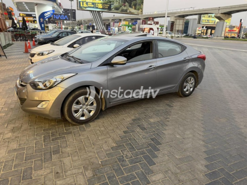 Hyundai Elantra 2013 Silver Automatic Used for Sale in Sheikh Zayed City - 3