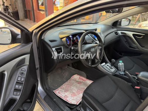 Hyundai Elantra 2013 Silver Automatic Used for Sale in Sheikh Zayed City - 4