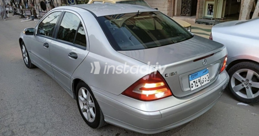 Mercedes C 180 2004 Silver Automatic Used for Sale in Cairo - 2