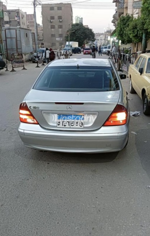 Mercedes C 180 2004 Silver Automatic Used for Sale in Cairo - 3