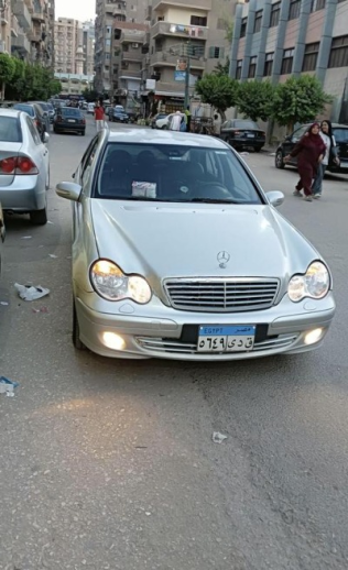 Mercedes C 180 2004 Silver Automatic Used for Sale in Cairo