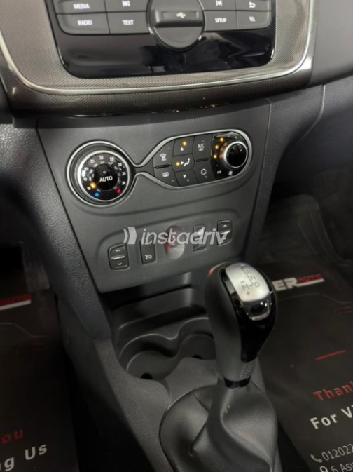 Renault Sandero Step Way 2022 Black Automatic Used for Sale in Cairo - 7