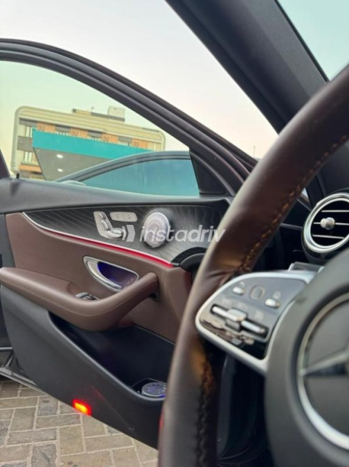 مرسيدس E 300 2020 أسود أوتوماتيك مستعملة للبيع في القاهرة - 6