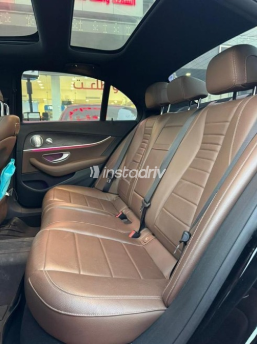 مرسيدس E 300 2020 أسود أوتوماتيك مستعملة للبيع في القاهرة - 10