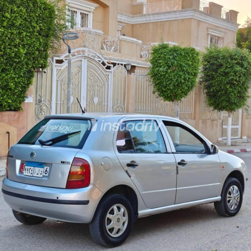 سكودا فابيا 2002 فضي يدوي مستعملة للبيع في الجيزة - 4