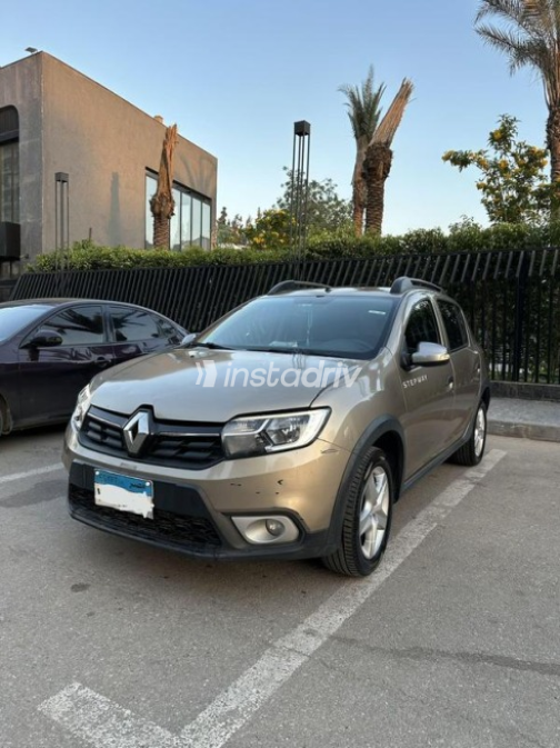 Renault Sandero Step Way 2021 Beige Automatic Used for Sale in Cairo - 3