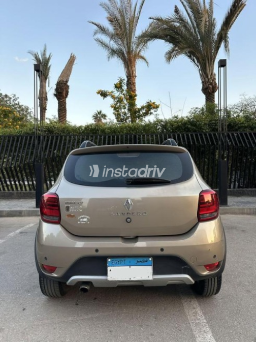 Renault Sandero Step Way 2021 Beige Automatic Used for Sale in Cairo - 5