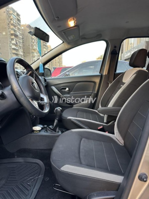 Renault Sandero Step Way 2021 Beige Automatic Used for Sale in Cairo - 9