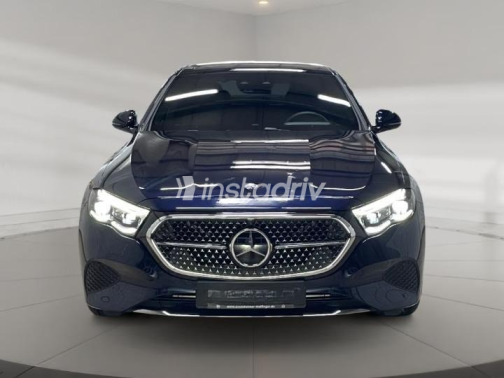 مرسيدس E 200 2025 أزرق غامق أوتوماتيك مستعملة للبيع في القاهرة - 1