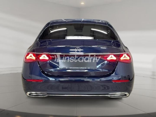 مرسيدس E 200 2025 أزرق غامق أوتوماتيك مستعملة للبيع في القاهرة - 3
