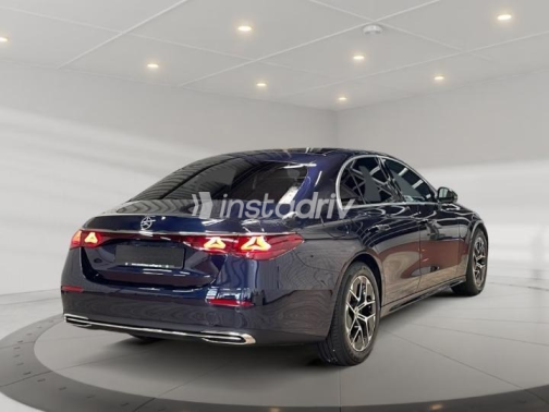 مرسيدس E 200 2025 أزرق غامق أوتوماتيك مستعملة للبيع في القاهرة - 4
