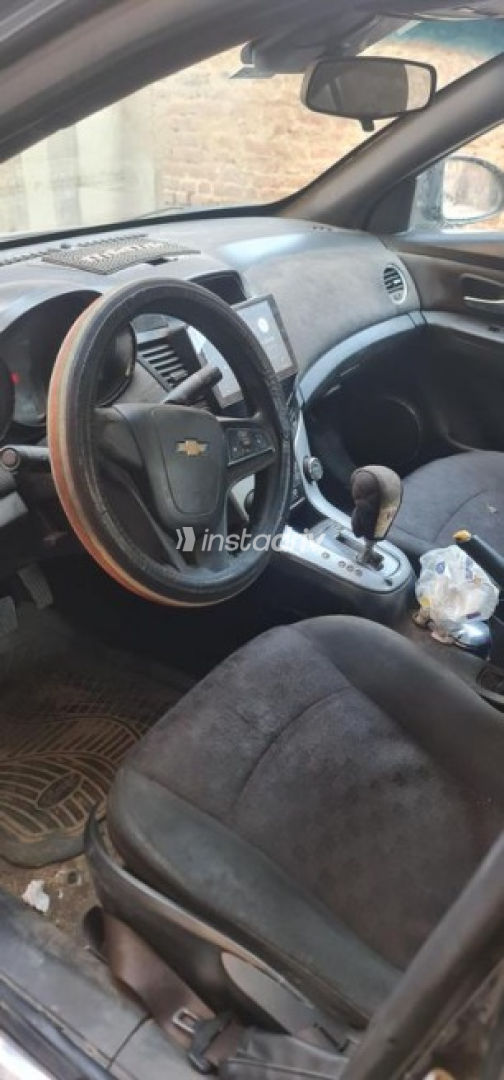Chevrolet Cruze 2011 Black Automatic Used for Sale in Obour City - 4