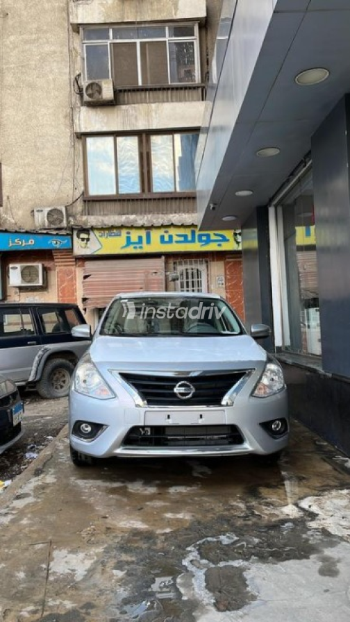 Nissan Sunny 2027 Silver Automatic Used for Sale in Cairo - 1
