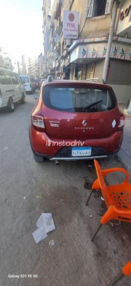 Renault Sandero Step Way 2016 Red Automatic Used for Sale in Alexandria - 3