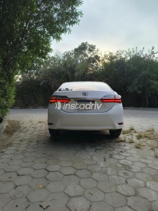 Toyota Corolla 2018 White Automatic Used for Sale in Sheikh Zayed City - 2